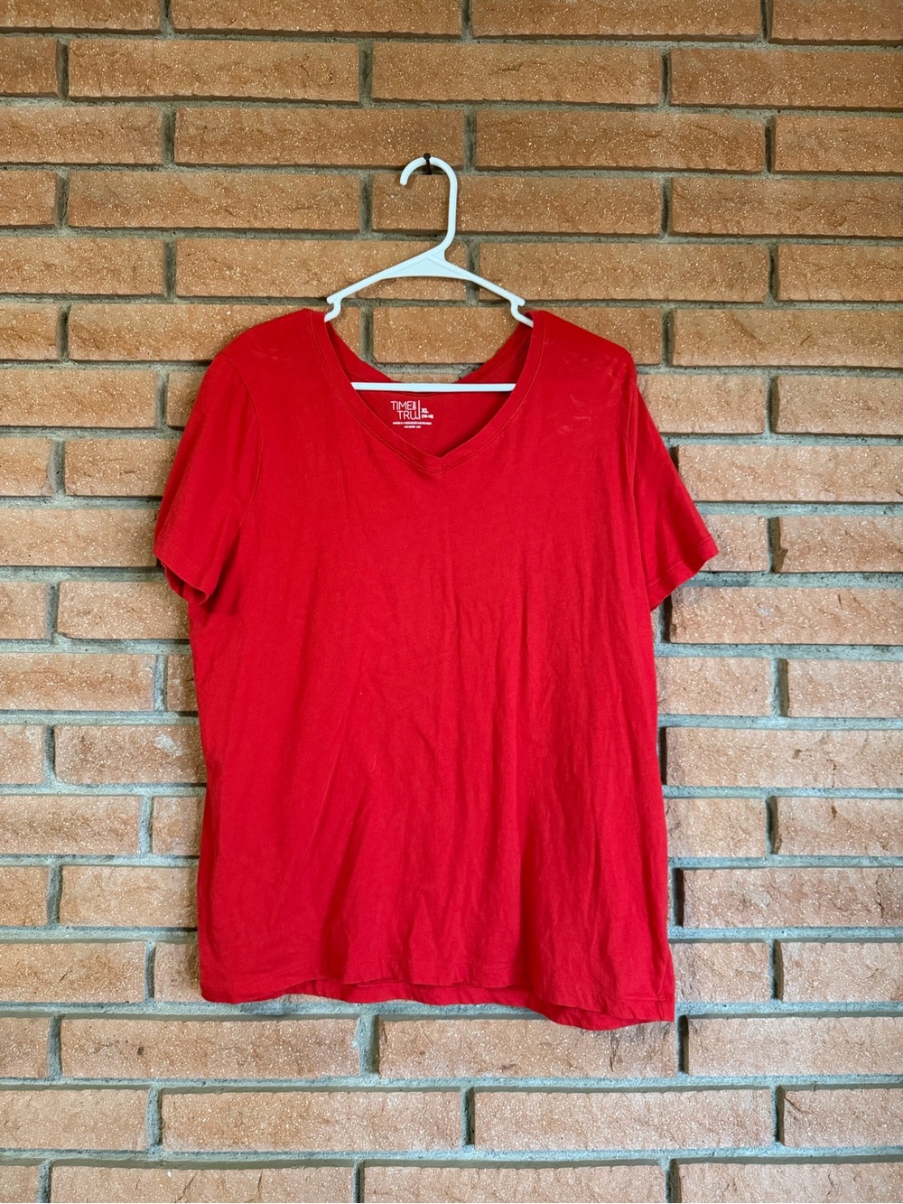 Time and Tru Women's Red V-Neck Short Sleeve Tee